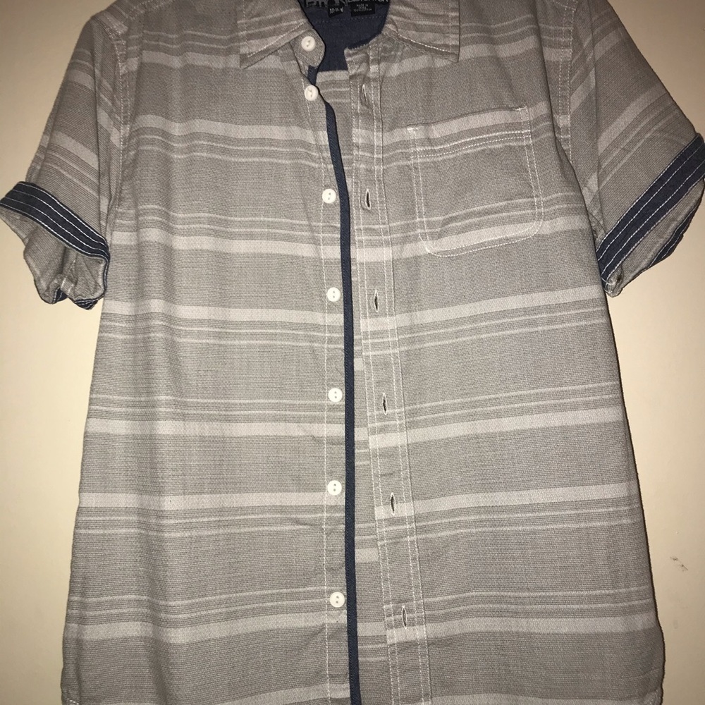 Distortion boys size 10/12 button up gra